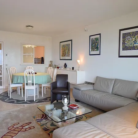 Ensor 0102 South-facing Corner Daire De Haan